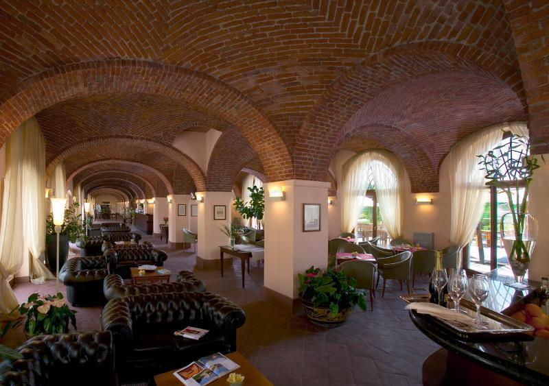 Albergo Dell'Agenzia Bra Dış mekan fotoğraf